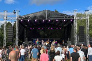 An Overview Of Outdoor Stage Hire for Events